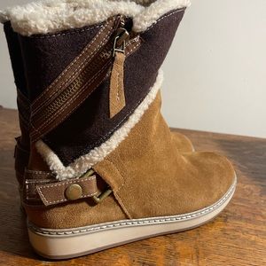 Women’s size 8 1/2 gently used suede boot